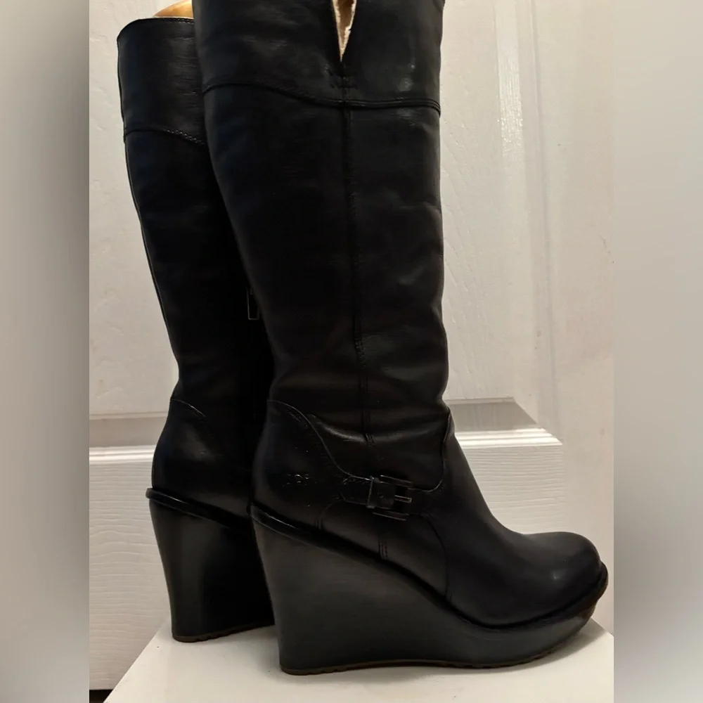 LIKE NEW UGG PLATFORM “BELOW THE KNEE” LEATHER & SHEEPSKIN BOOTS  SZ 8.5 - Picture 8 of 12